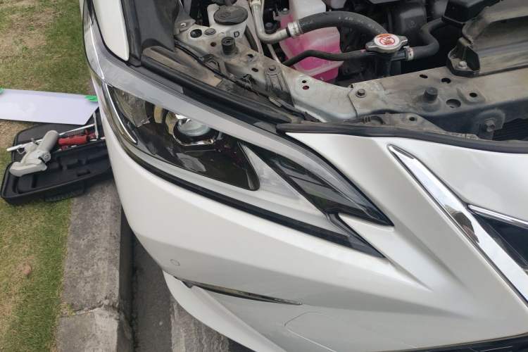 Used Lexus ES 2022 300h Excellence Edition Right Front Headlight