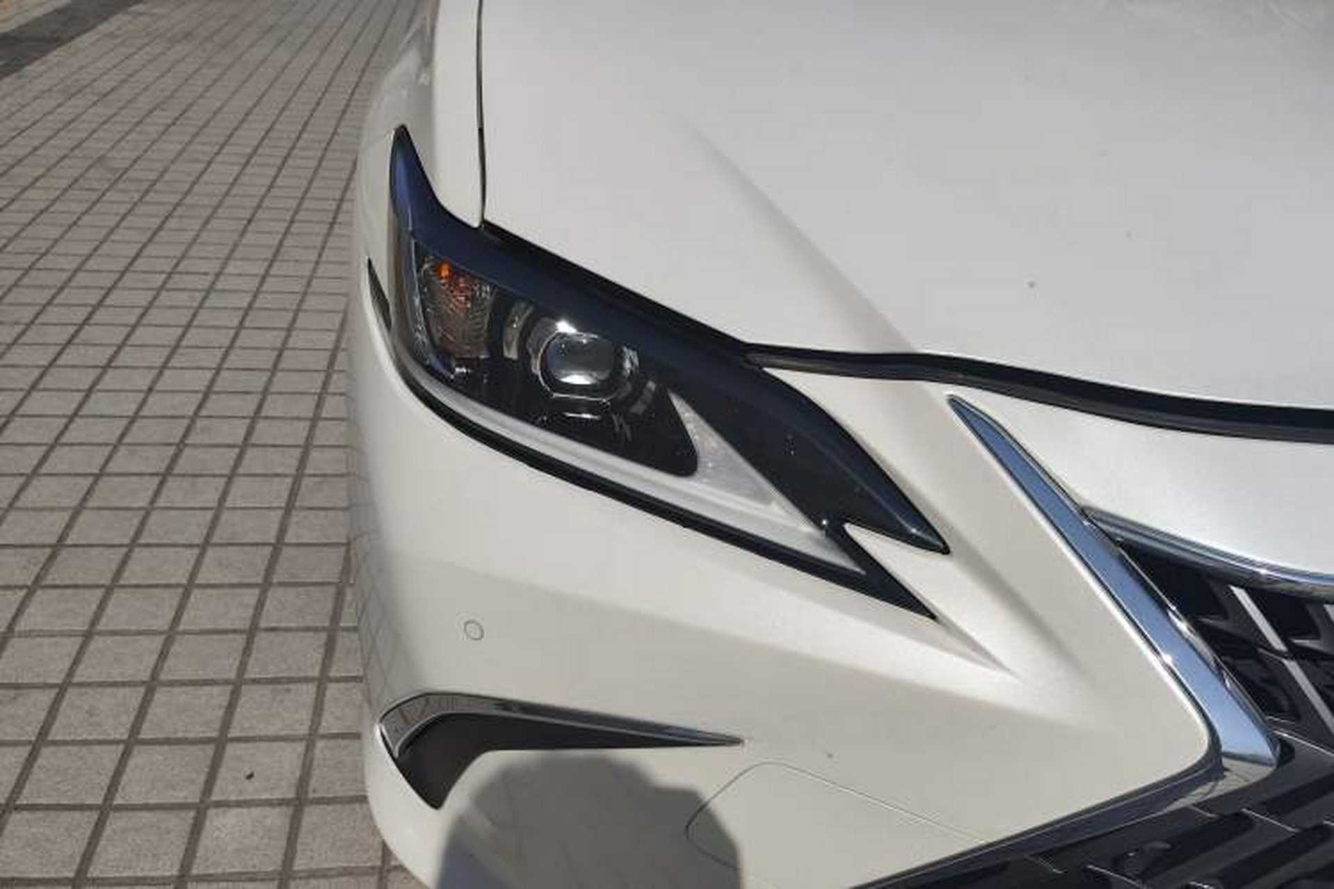 Used Lexus ES 2022 300h Excellence Edition Right Front Headlight