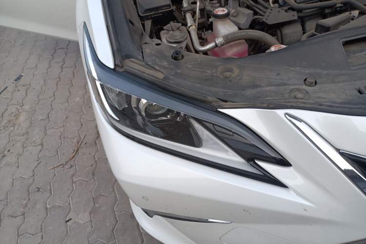 Used Lexus ES 2022 300h Excellence Edition Right Front Headlight