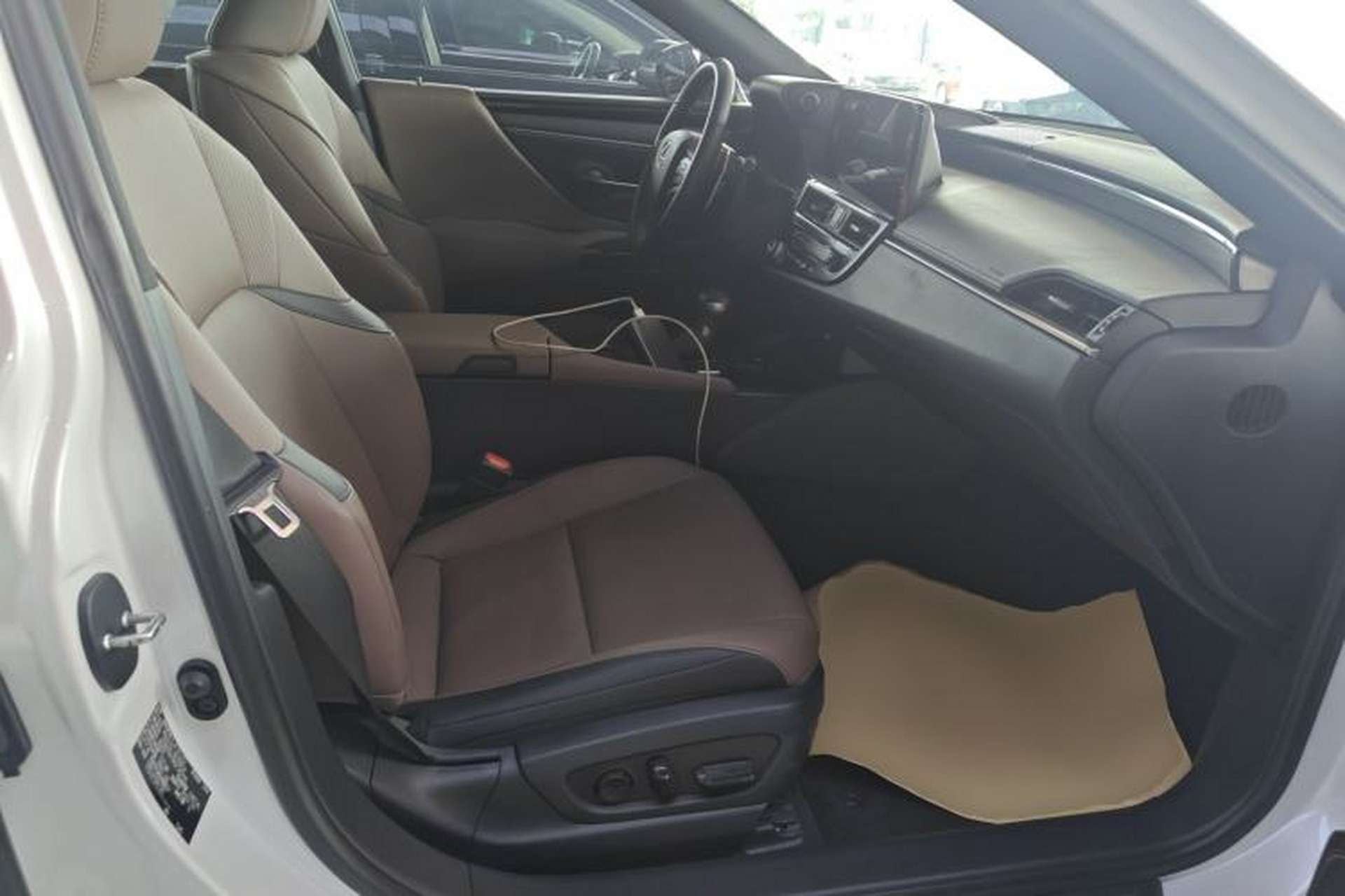Used Lexus ES 2022 200 Excellence Edition Right Front Seat