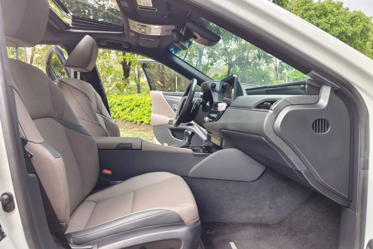 Used Lexus ES 2022 200 Excellence Edition Right Front Seat