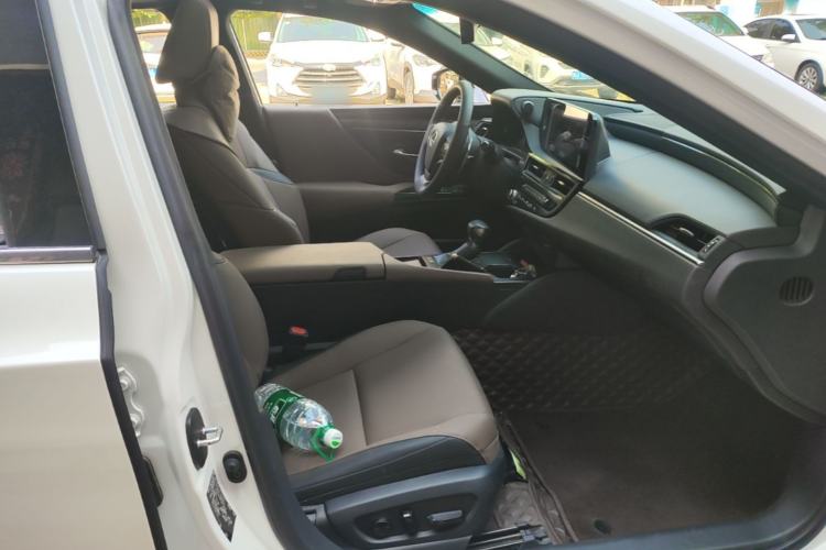 Used Lexus ES 2022 260 Excellence Edition Right Front Seat