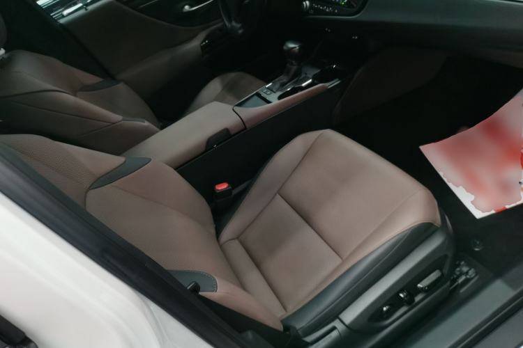 Used Lexus ES 2022 200 Excellence Edition Right Front Seat