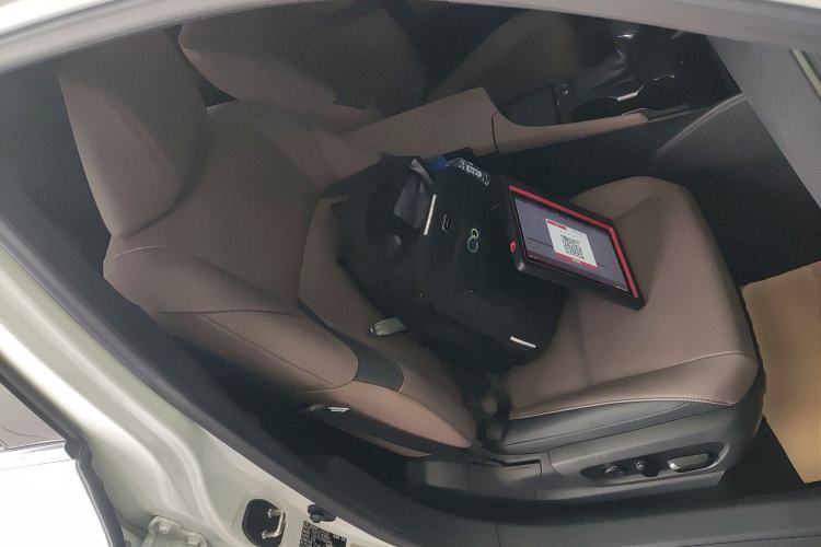 Used Lexus ES 2022 300h Excellence Edition Right Front Seat
