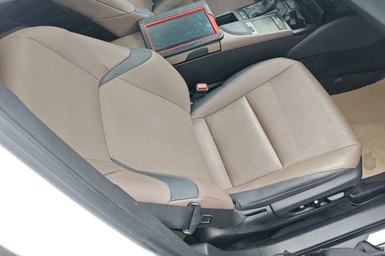 Used Lexus ES 2022 300h Excellence Edition Right Front Seat