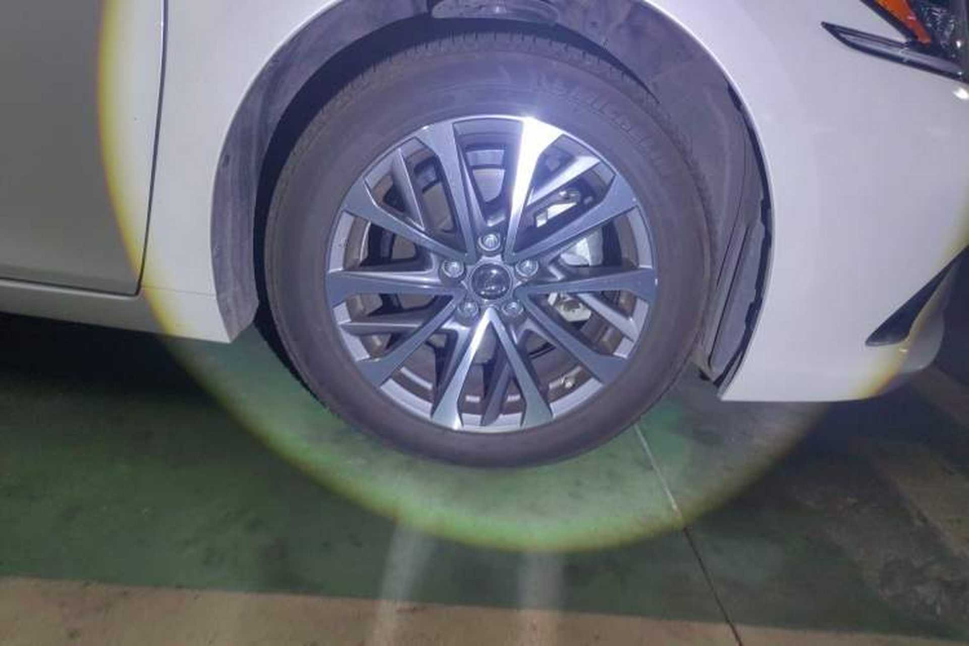 Used Lexus ES 2022 200 Excellence Edition Right Front Wheel Hub