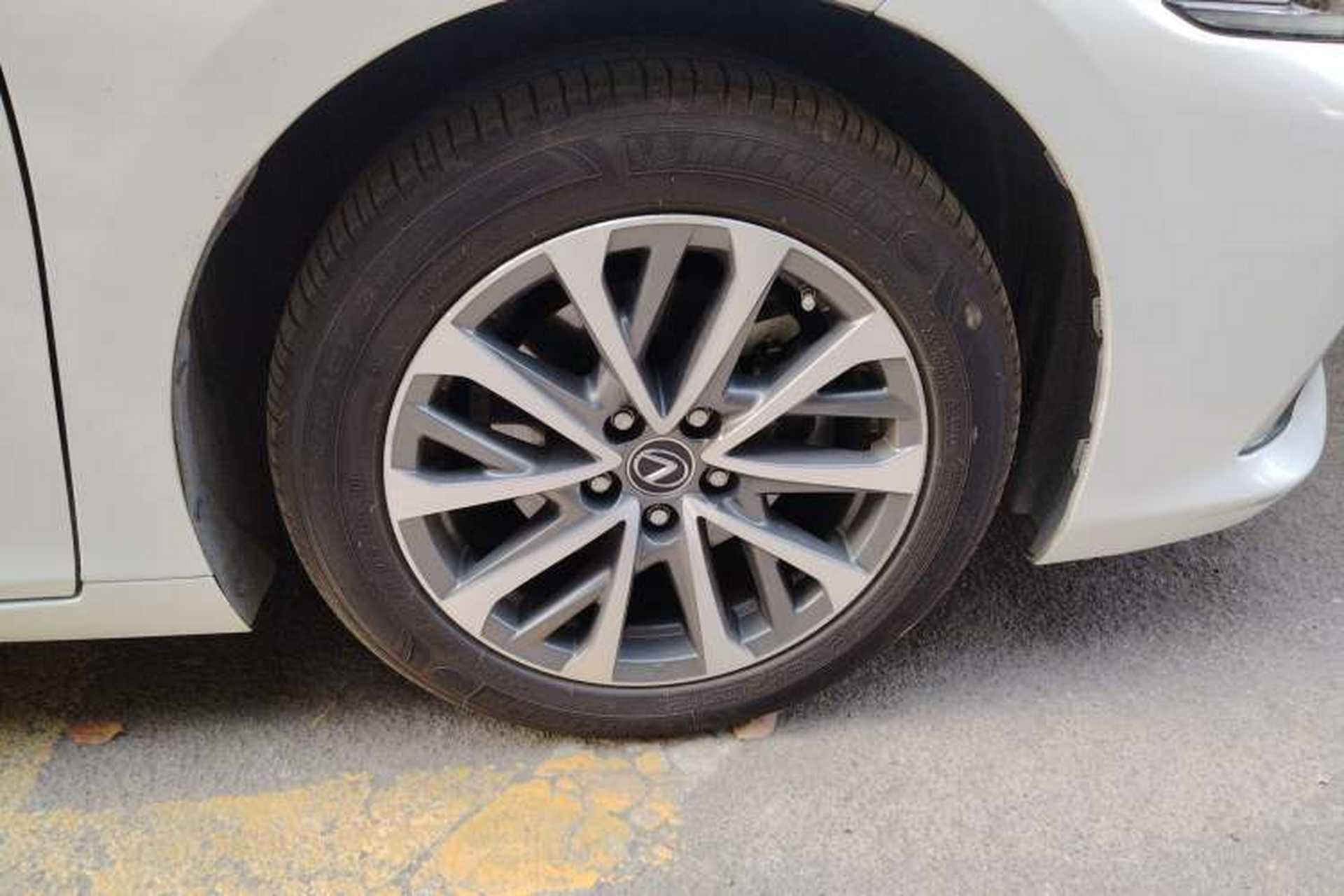 Used Lexus ES 2022 300h Excellence Edition Right Front Wheel Hub