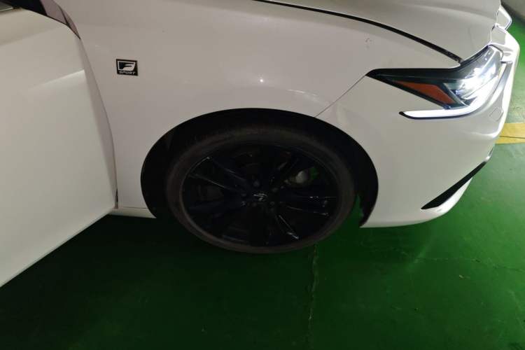 Used Lexus ES 2022 300h F SPORT Right Front Wheel Hub