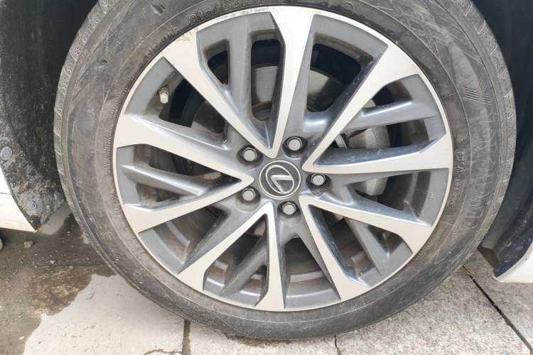 Used Lexus ES 2022 200 Excellence Edition Right Front Wheel Hub