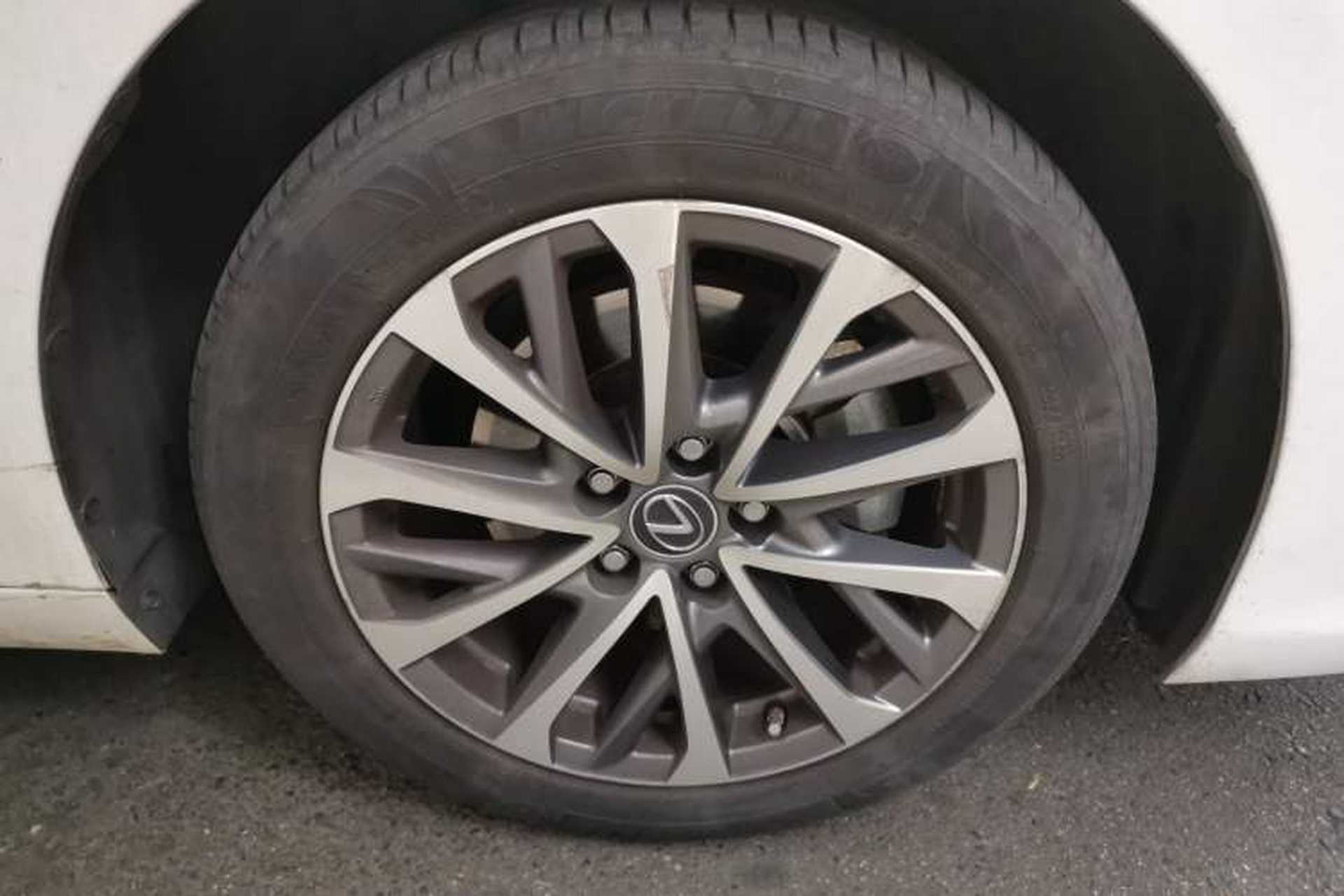 Used Lexus ES 2022 200 Excellence Edition Right Front Wheel Hub