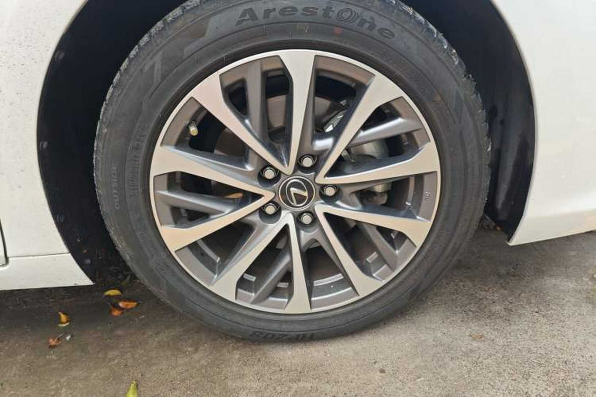 Used Lexus ES 2022 300h Excellence Edition Right Front Wheel Hub