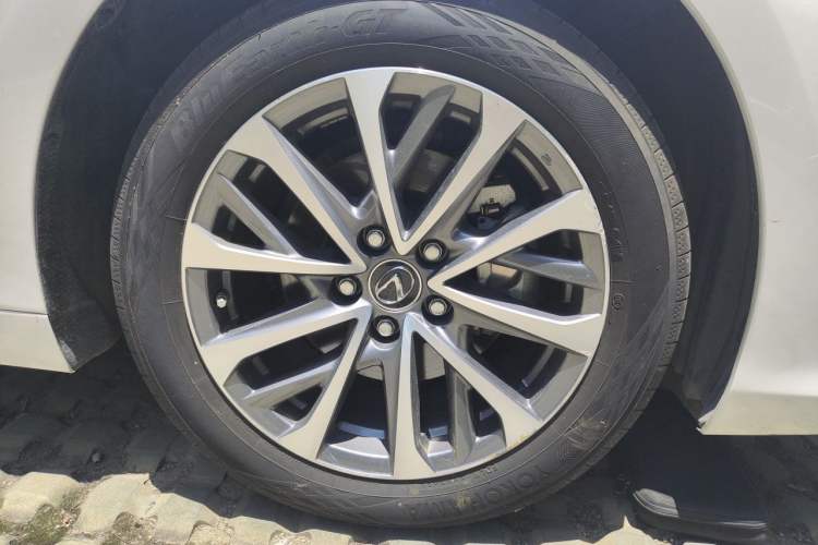 Used Lexus ES 2022 200 Excellence Edition Right Front Wheel Hub