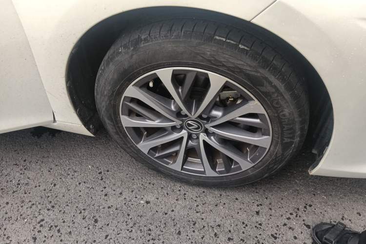 Used Lexus ES 2022 200 Excellence Edition Right Front Wheel Hub