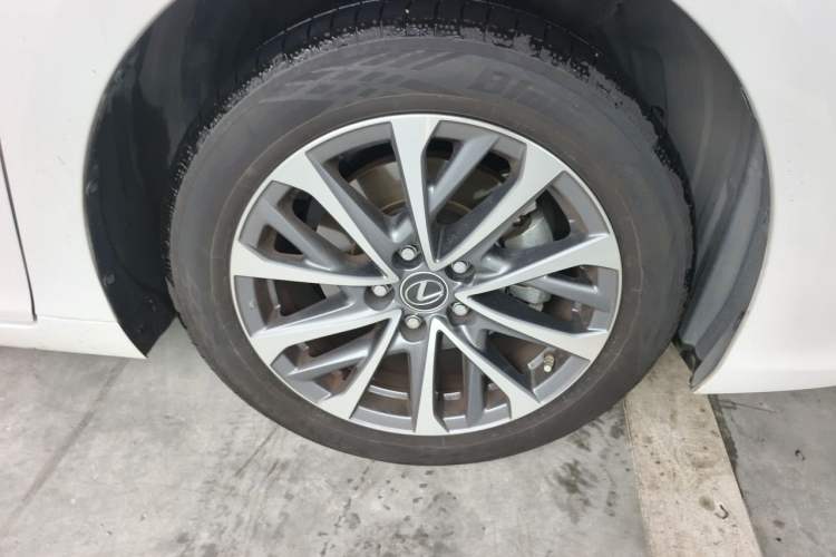 Used Lexus ES 2022 200 Excellence Edition Right Front Wheel Hub