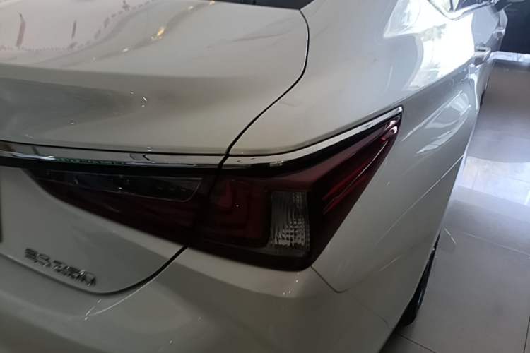 Used Lexus ES 2022 260 Excellence Edition Right Rear Taillight