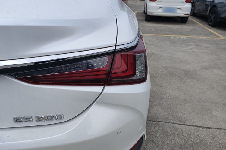 Used Lexus ES 2022 200 Luxury Edition Right Rear Taillight