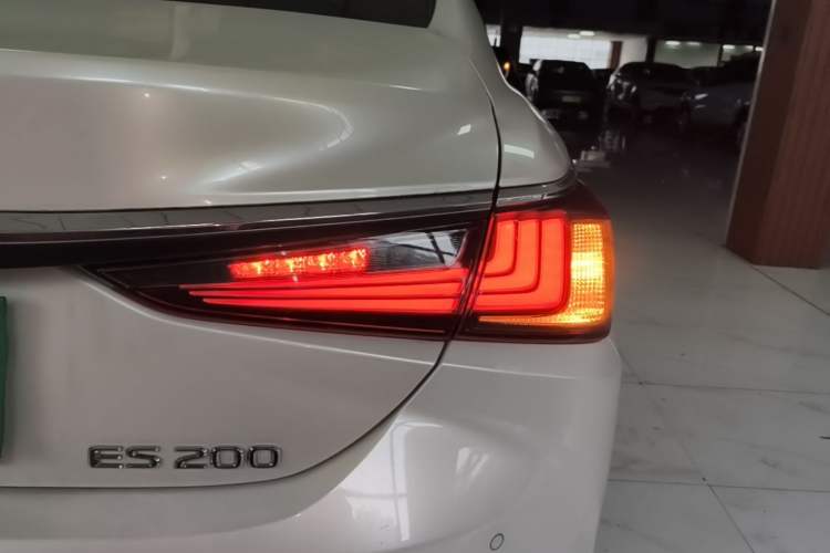 Used Lexus ES 2022 200 Excellence Edition Right Rear Taillight