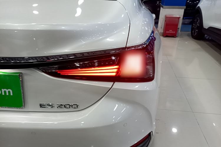 Used Lexus ES 2022 200 Excellence Edition Right Rear Taillight
