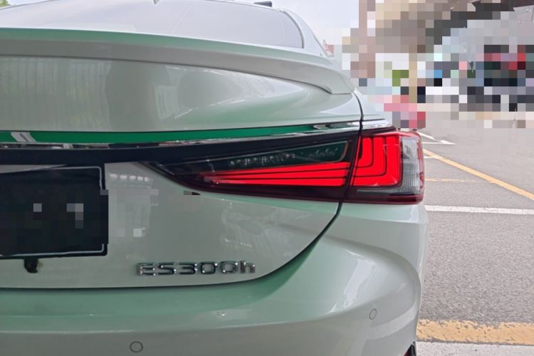 Used Lexus ES 2022 300h Excellence Edition Right Rear Taillight