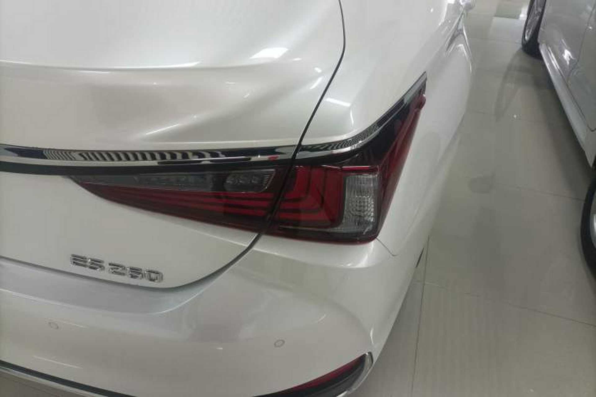 Used Lexus ES 2022 200 Luxury Edition Right Rear Taillight
