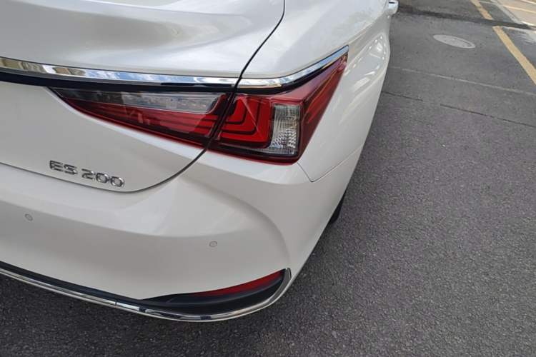 Used Lexus ES 2022 200 Excellence Edition Right Rear Taillight