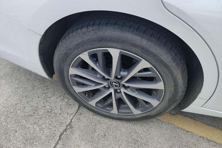Used Lexus ES 2022 200 Luxury Edition Right Rear Wheel Hub