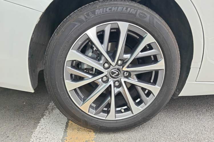 Used Lexus ES 2022 300h Excellence Edition Right Rear Wheel Hub
