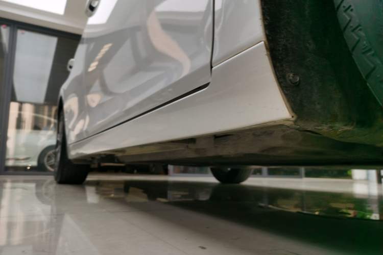 Used Lexus ES 2022 200 Excellence Edition Right Side Sill