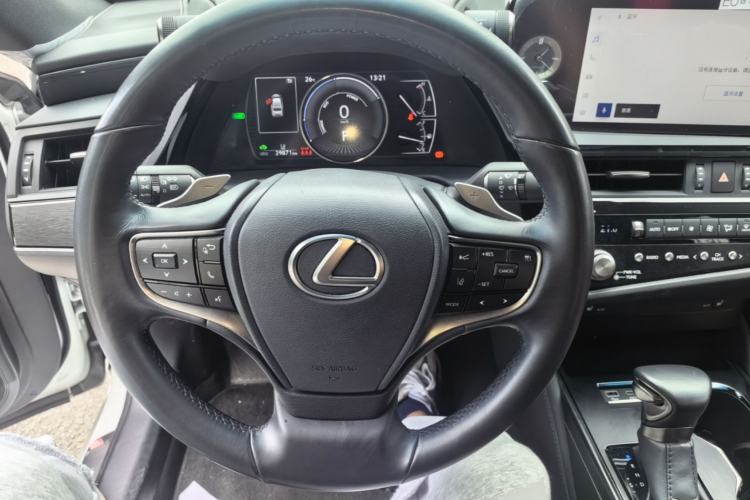 Used Lexus ES 2022 300h Excellence Edition Steering Wheel