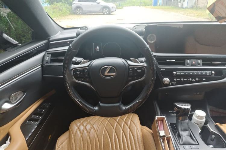 Used Lexus ES 2022 300h Excellence Edition Steering Wheel