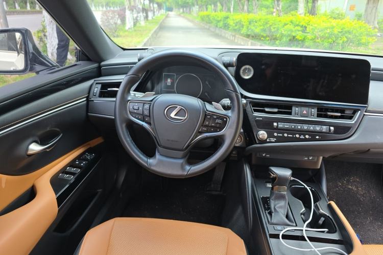Used Lexus ES 2022 300h Excellence Edition Steering Wheel