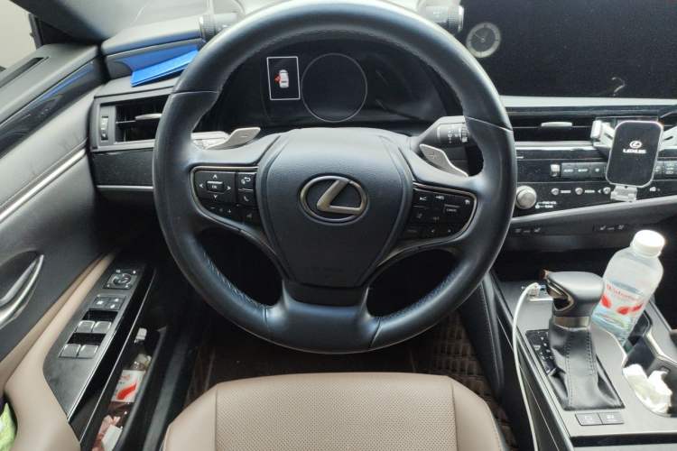 Used Lexus ES 2022 300h Deluxe Edition Steering Wheel