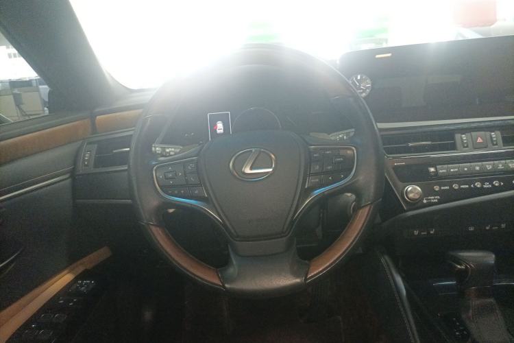 Used Lexus ES 2022 200 Luxury Edition Steering Wheel