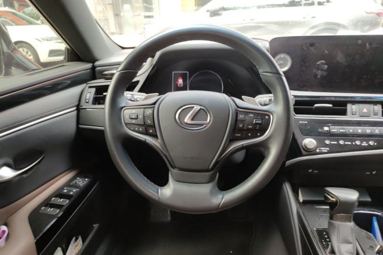 Used Lexus ES 2022 300h Excellence Edition Steering Wheel