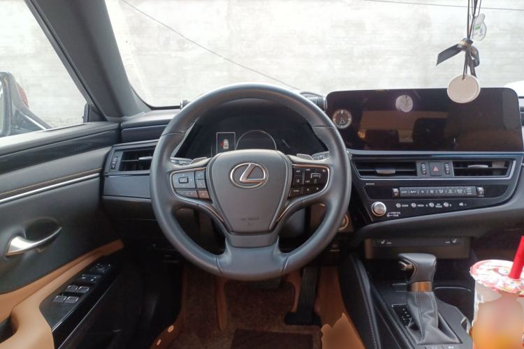 Used Lexus ES 2022 300h Excellence Edition Steering Wheel