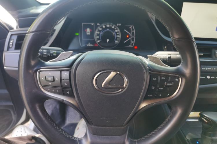Used Lexus ES 2022 300h Excellence Edition Steering Wheel