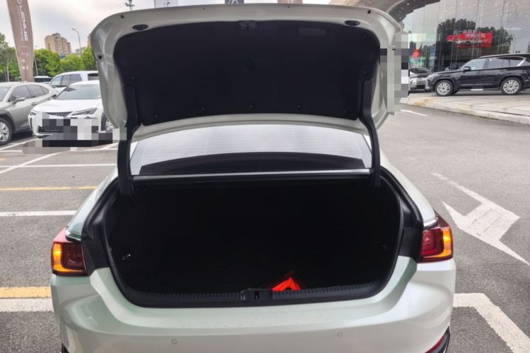 Used Lexus ES 2022 300h Excellence Edition Trunk