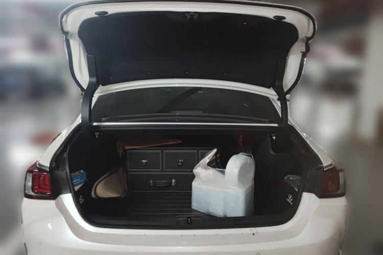 Used Lexus ES 2022 300h Deluxe Edition Trunk