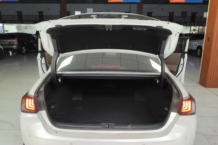 Used Lexus ES 2022 200 Excellence Edition Trunk