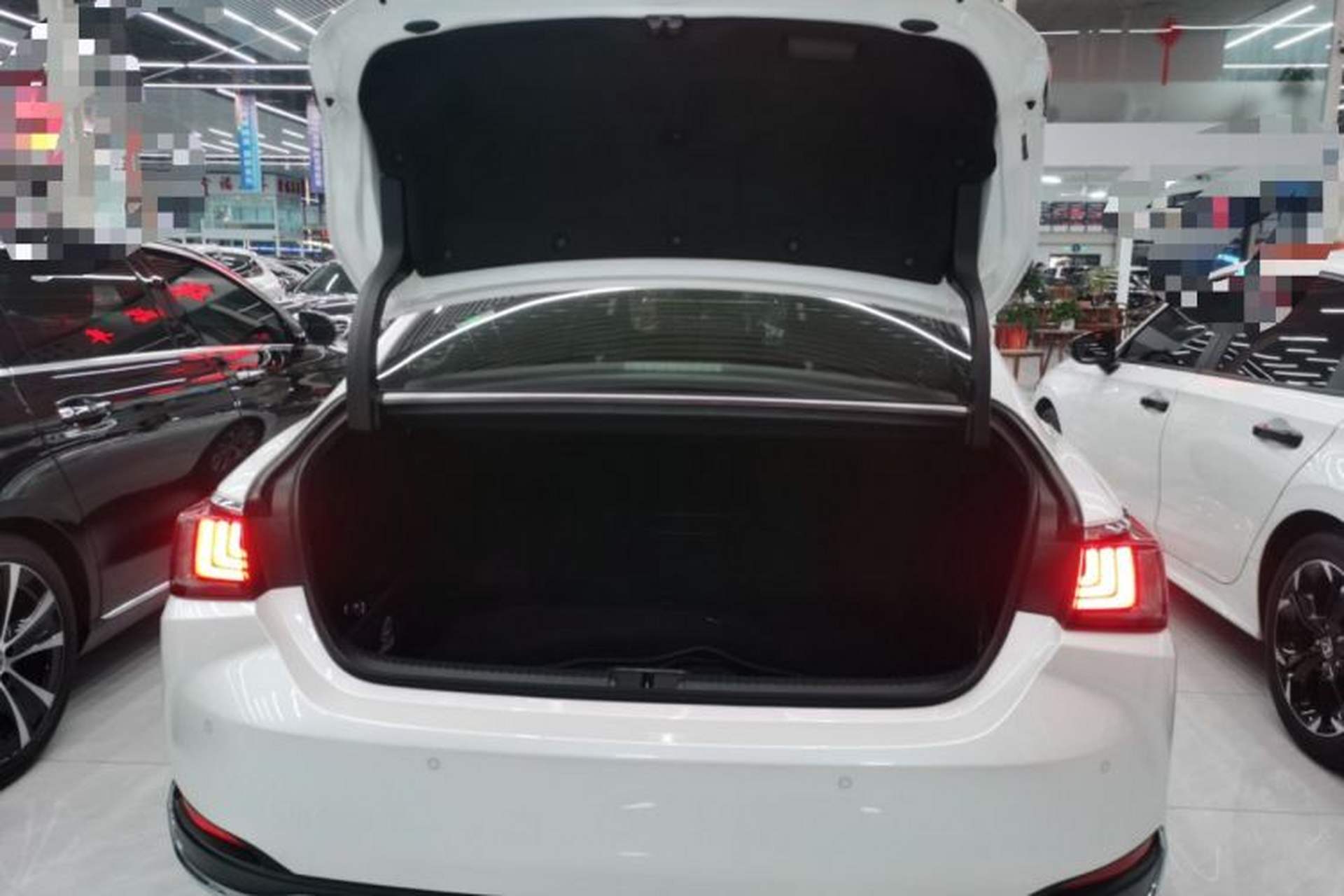 Used Lexus ES 2022 200 Excellence Edition Trunk