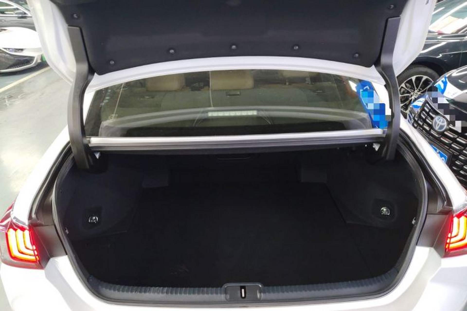 Used Lexus ES 2022 200 Luxury Edition Trunk