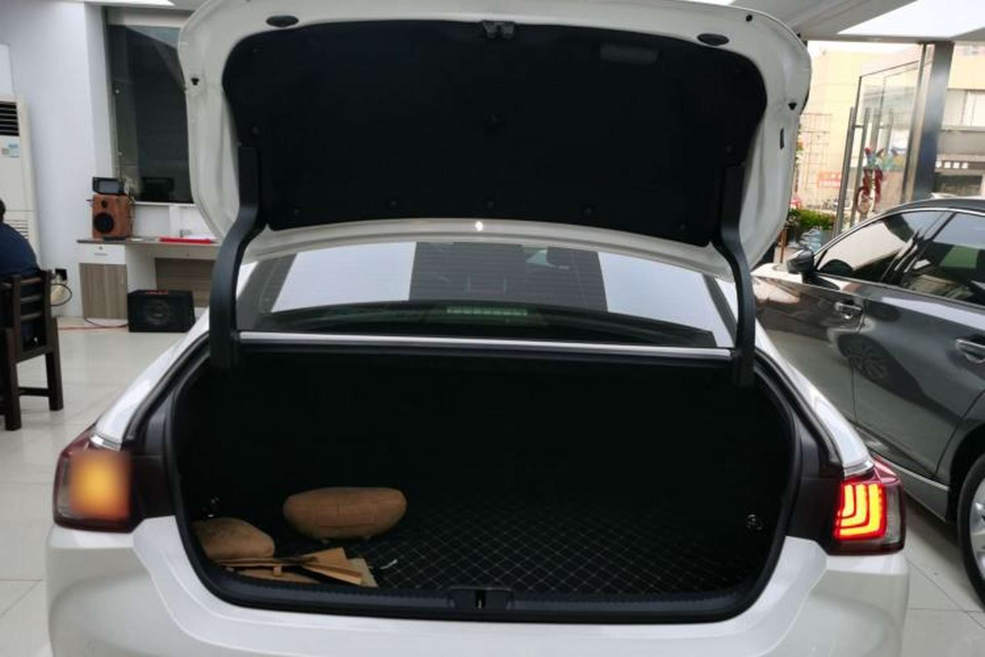 Used Lexus ES 2022 200 Excellence Edition Trunk
