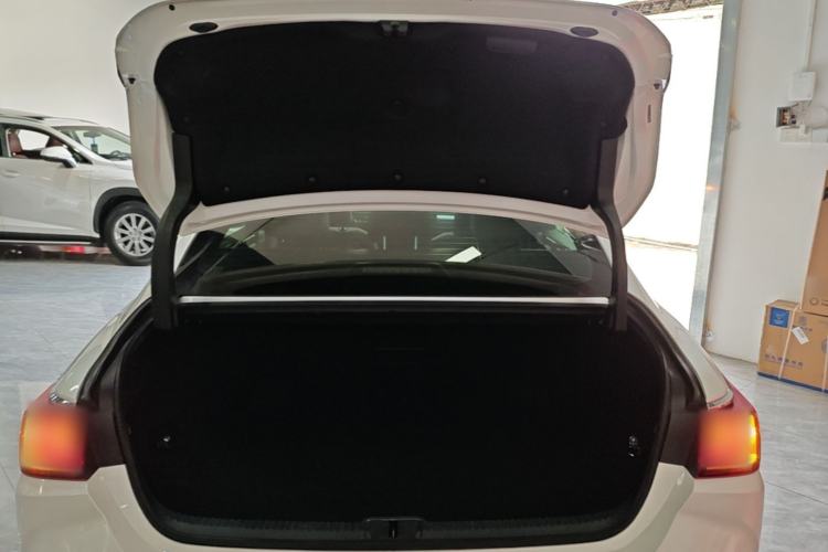Used Lexus ES 2022 300h Excellence Edition Trunk