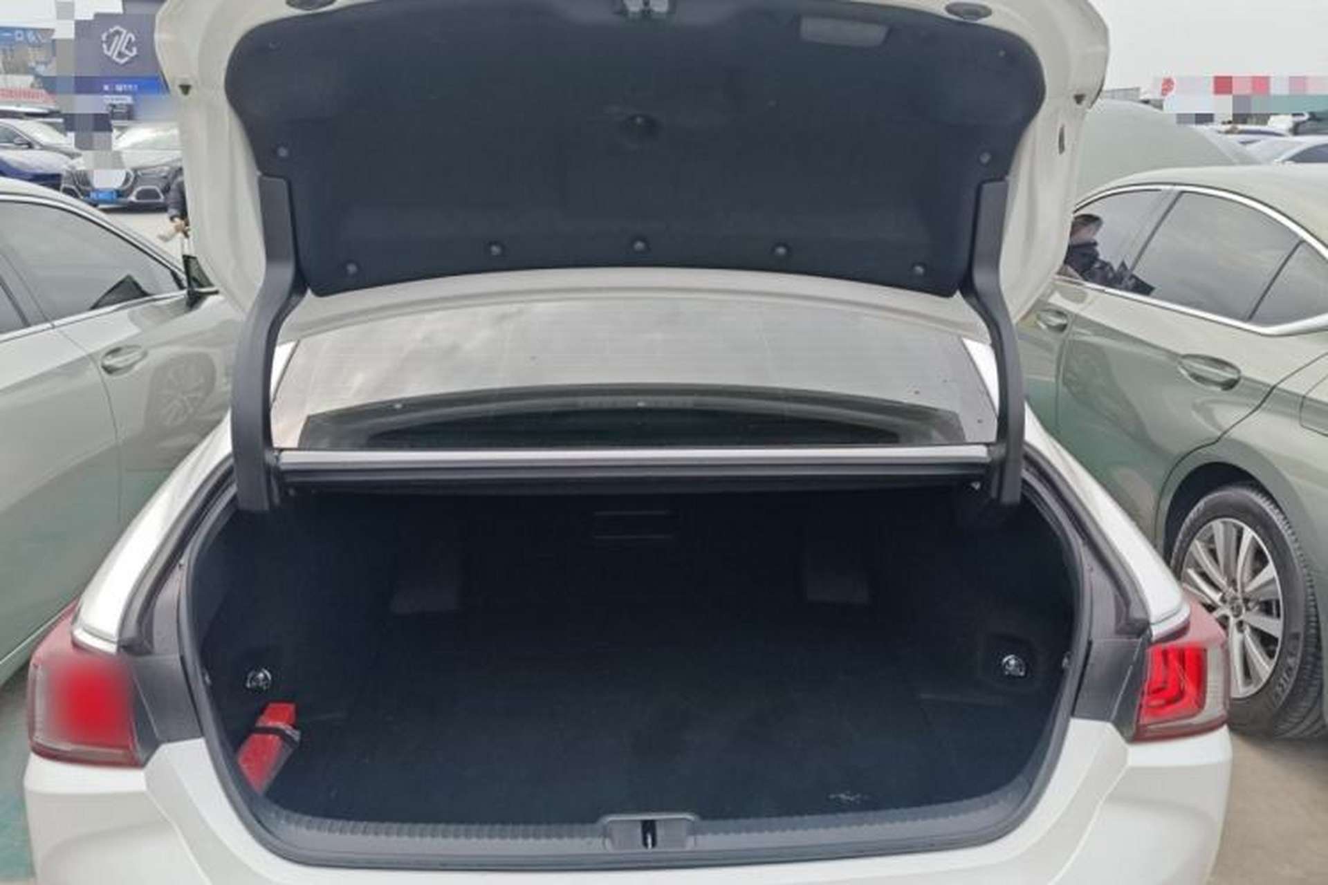 Used Lexus ES 2022 300h Excellence Edition Trunk