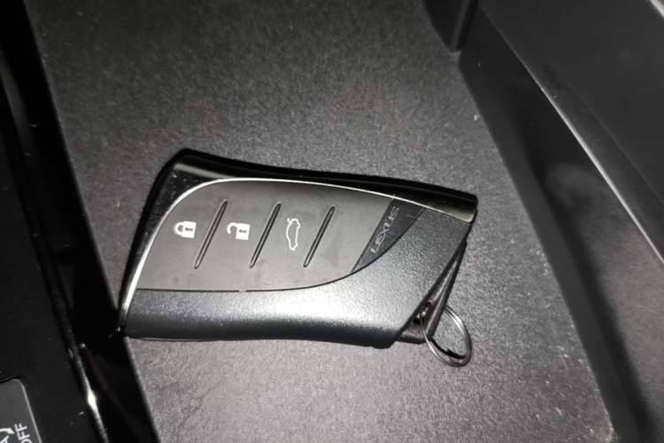 Used Lexus ES 2022 200 Excellence Edition Vehicle Key