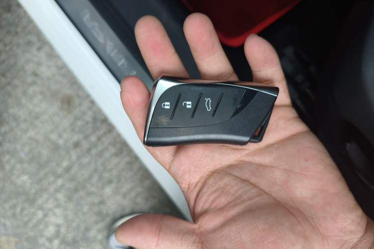 Used Lexus ES 2022 200 Excellence Edition Vehicle Key