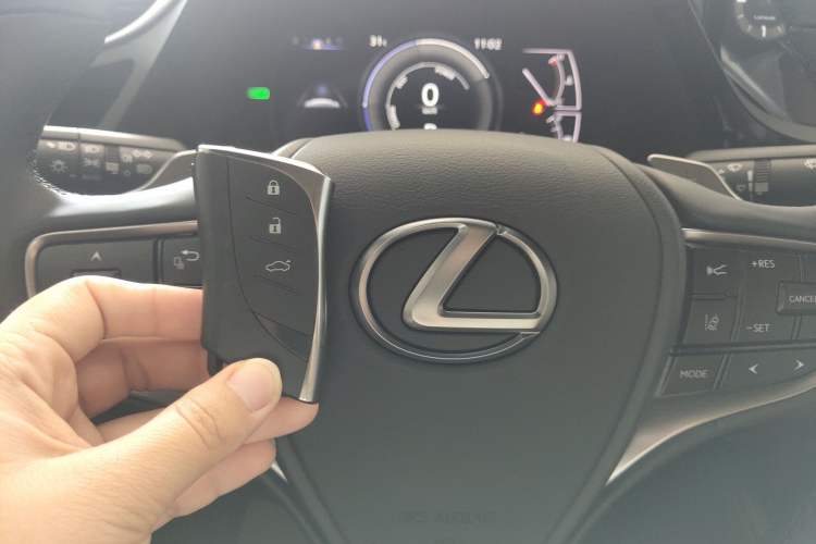 Used Lexus ES 2022 300h Excellence Edition Vehicle Key