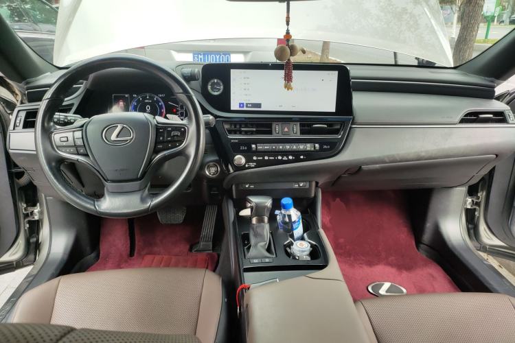 Used Lexus ES 2022 200 Excellence Edition Center Console