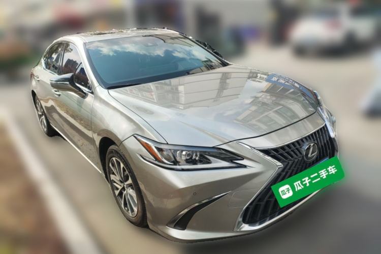 Used Lexus ES 2022 200 Excellence Edition Front Right 45 Deg