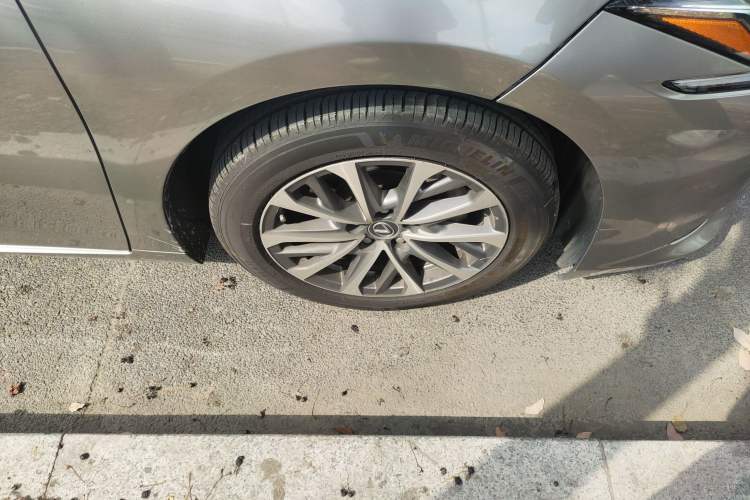 Used Lexus ES 2022 200 Excellence Edition Right Front Wheel Hub